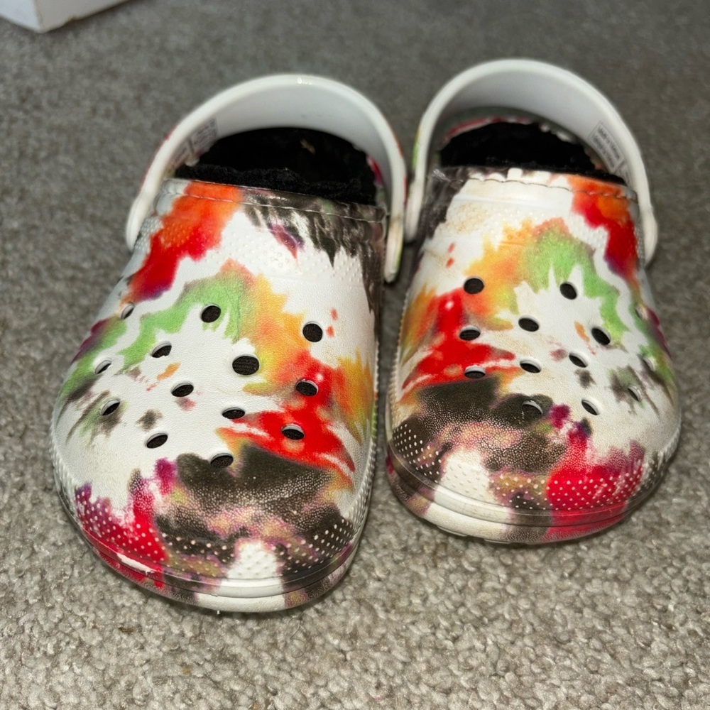 CROCS Classic Tie Dye Fuzzy Lined Clogs size C9 - Picture 3 of 6